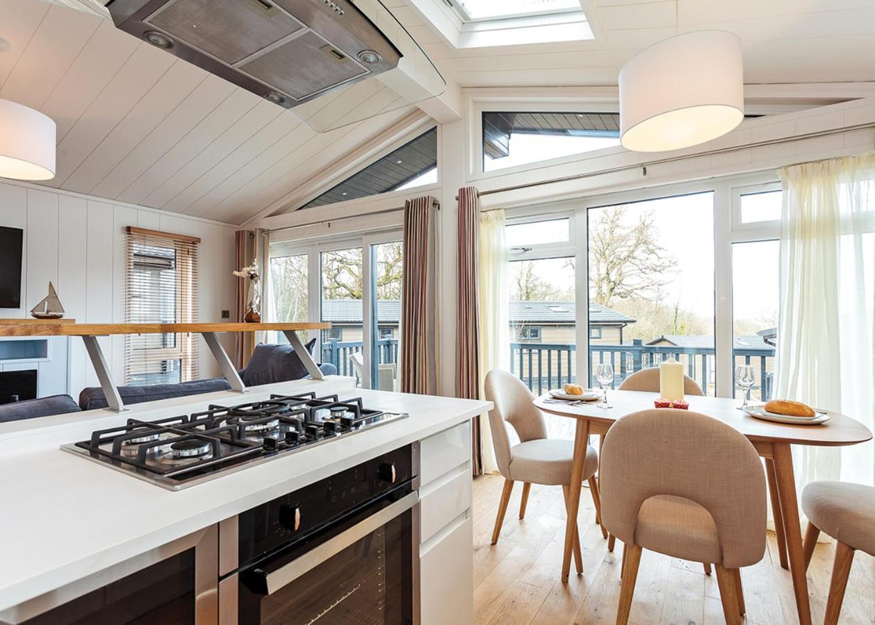 Woodside Bay Lodge Retreat Wootton Bridge  Buitenkant foto